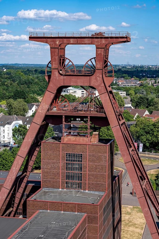 Zollverein colliery, Doppelbock conveyor scaffolding of shaft 12, Wipperhalle, UNESCO World Heritage, Essen, North Rhine-Westphalia, Germany, view over the districts of Schonnebeck and Katernberg