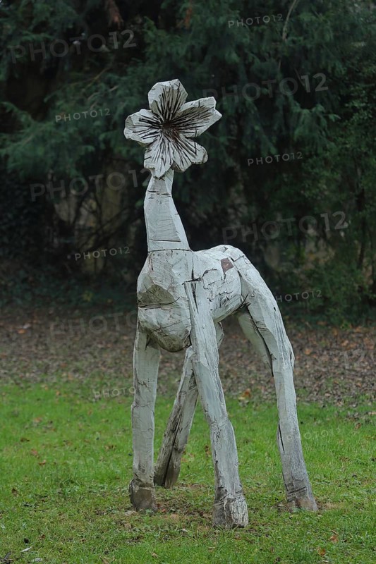 Sculpture flower animals by Achim Ripperger 2023, white animal figure with flower as head, modern art, fantasy creature, flower animal, neck, floodplain art, Massenheim, Bad Vilbel, Wetterau, Hesse, Germany