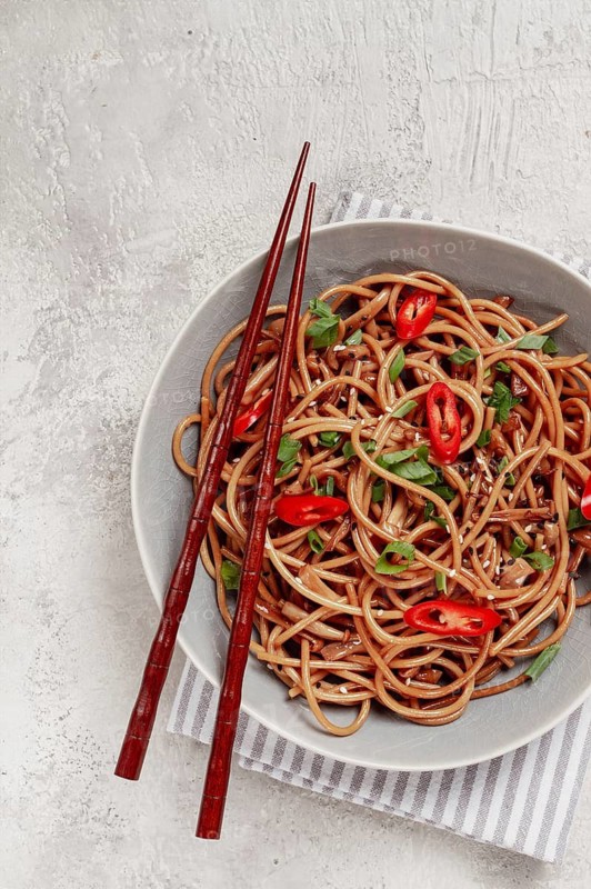 Udon noodles, with shimeji mushrooms, vegetables, in sauce, with sesame seeds, green onions, Asian vegetarian food, horizontal, without people
