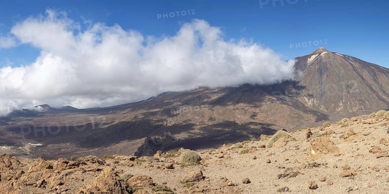 Panorama during the ascent to Alto de Guajara, 2715m, behind it the Pico del Teide, 3717m, Teide National Park, Parque Nacional del Teide, Tenerife, Canary Islands, Spain