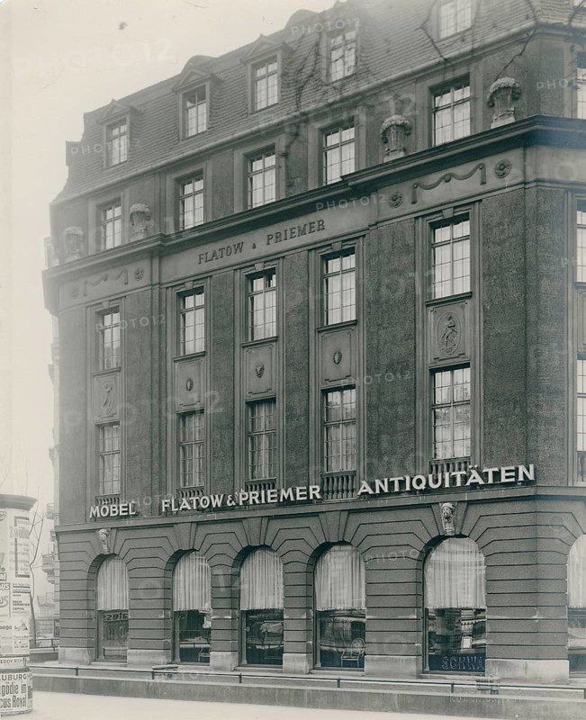 Berlin, Tiergarten, Tiergartenstr. 10, Flatow Priemer antique dealer, old building with furniture shop and decorative façade in an urban environment, destroyed during war, Schwabe Co., 1928