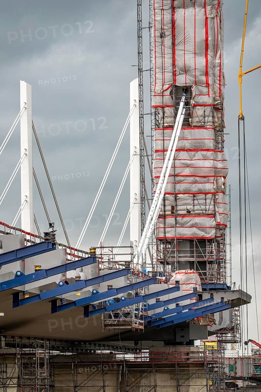 New construction of the second Neuenkamp motorway bridge of the A40, across the Rhine near Duisburg, parallel to the existing first bridge, the bridge pillars have already been partially built, the first bridge segments have already been completed and have already been moved towards the river on both sides of the Rhine, complete completion is planned for 2028, North Rhine-Westphalia, Germany