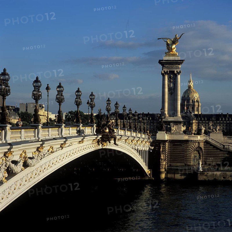 Pont Alexandre III, S tahlbogenbrücke zur Weltausstellung 1900 gebaut, Paris, Frankreich