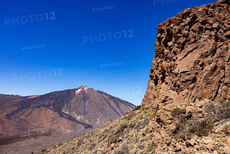 Mountain hiking on Montana Guajara, view of Mount Teide, Teide National Park, Tenerife, Canary Islands, Spain