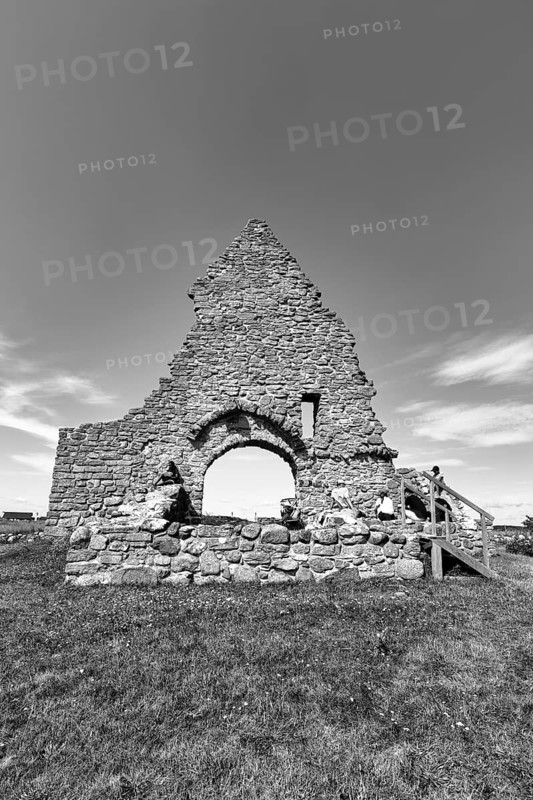 Ruins of St. Bridget's Chapel, Sankta Britas Chapel, Middle Ages, tourists enjoy historic atmosphere, monochrome, Sikavarp, Kapelludden, East Coast, Öland Island, Kalmar län, Sweden