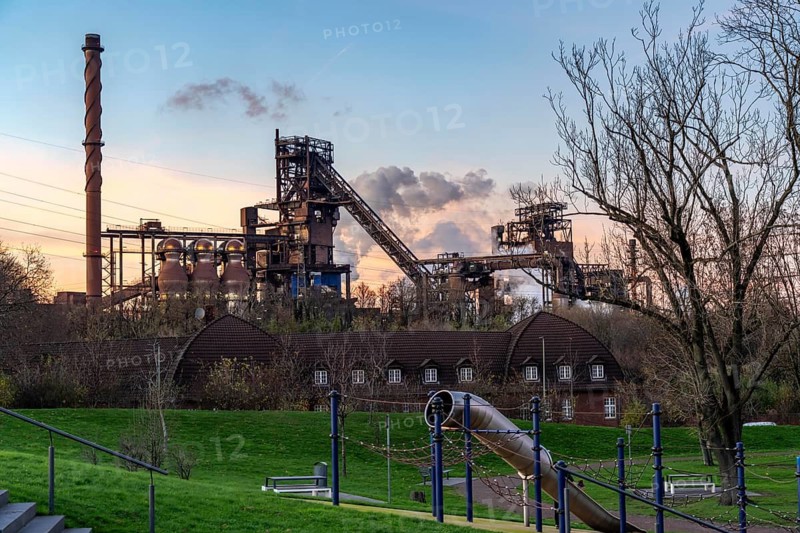 Blast furnace Schwelgern 1, Black Giant, Schwelgern 2 ThyssenKrupp Steel plant Schwelgern in Duisburg-Marxloh belongs to the Bruckhausen steelworks, playground and fitness area Grüngürtel Nord, at Schwelgernstadion, sunset, North Rhine-Westphalia, Germany