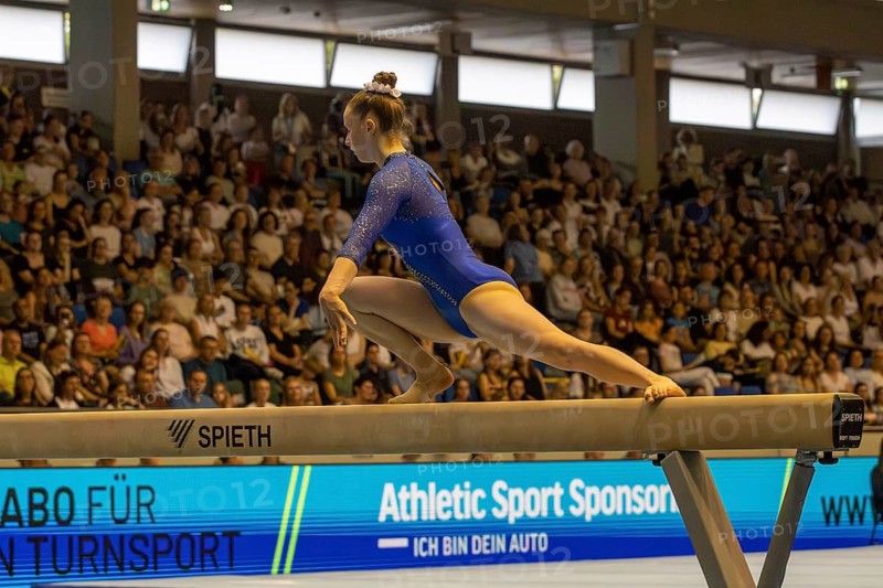 Olympic qualification in apparatus gymnastics in Rüsselsheim Picture: Silja Stöhr on the balance beam