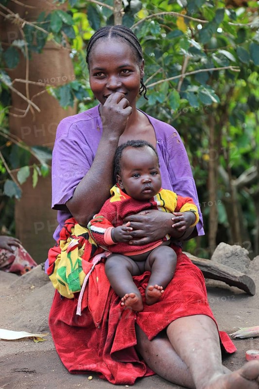 South Ethiopia, Ari people, young mother with baby, Ethiopia