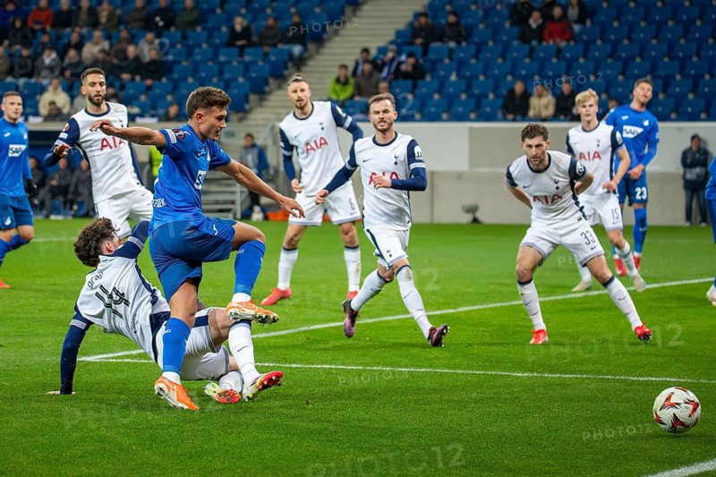 Football UEFA Europa League, 2024/25 season, matchday 7: TSG Hoffenheim v Tottenham Hotspur. Picture: Duel between Tom Bischof (7, Hoffenheim) and Archie Gray (14, Tottenham)