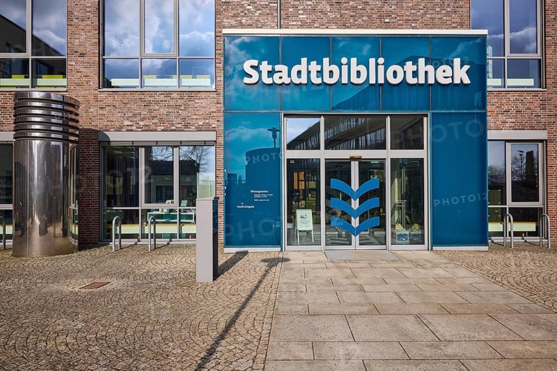 City library, modern architecture, entrance, door, window, brick architecture, town hall square, Garbsen, Hanover region, Lower Saxony, Germany