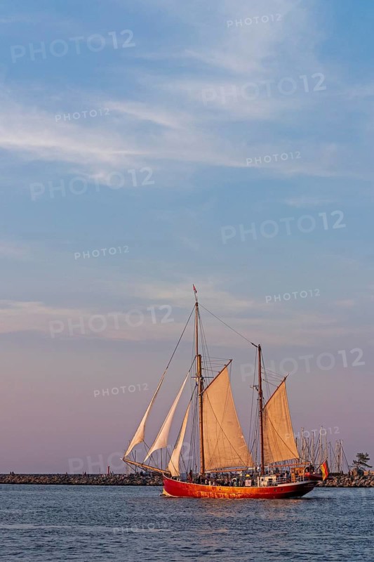 Sailing ship, Unterwarnow, Hanse Sail, Warnemünde, Rostock, Mecklenburg-Western Pomerania, Germany