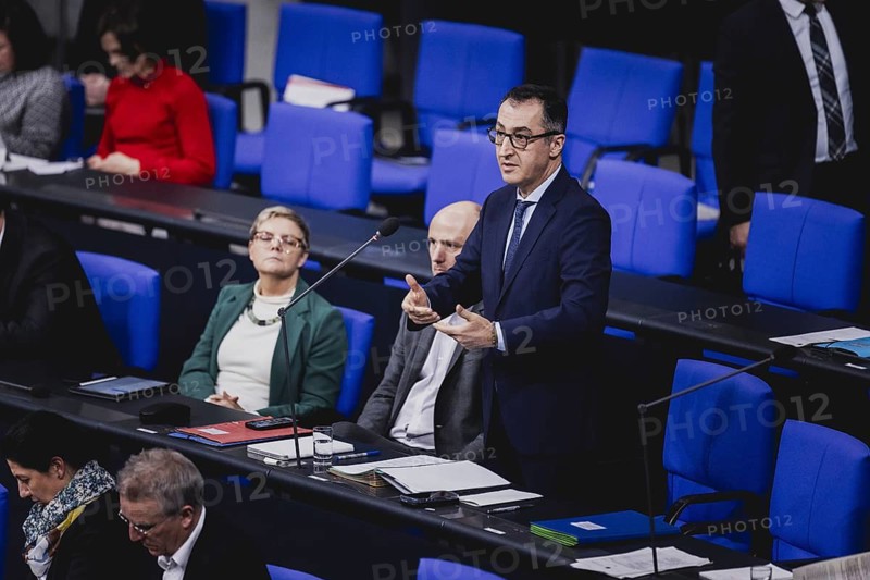 Cem Oezdemir (Buendnis 90 Die Gruenen), Bundesminister fuer Landwirtschaft und Ernaehrung, aufgenommen im Rahmen einer Regierungsbefragung im Deutschen Bundestag in Berlin, 13.12.2023