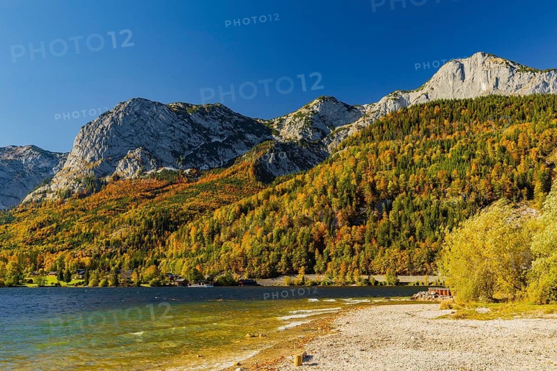 Grundlsee in autumn, salzkammergut, styria, Austria