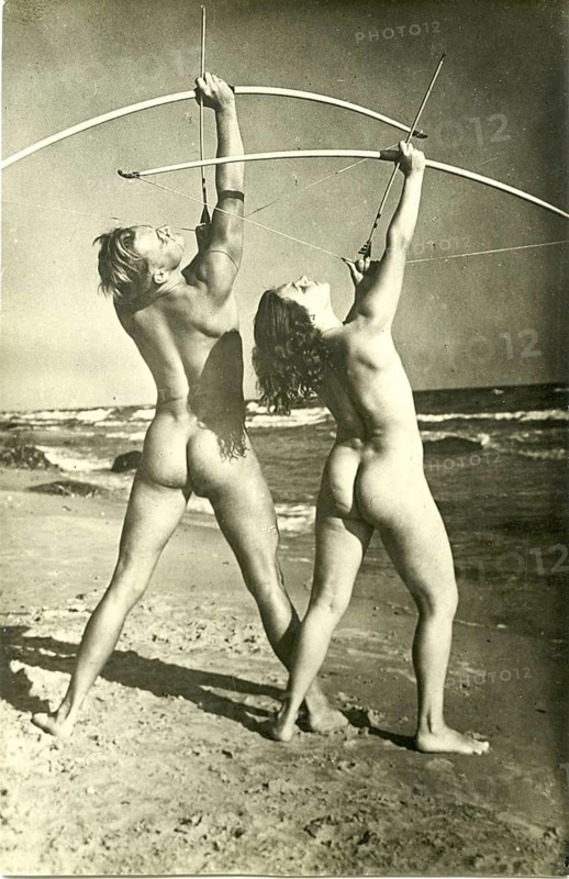 Gymnastics, physical culture, self-assured woman, Siegfried Dietrich (left), sport, two naked figures on the beach drawing their bows with their arms raised against a sunny sky, Edith van Lew, Edith Böck, c. 1928