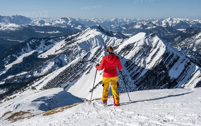 Ski tourers at the summit, mountains in winter, Sonntagshorn, Chiemgau Alps, Bavaria, Germany