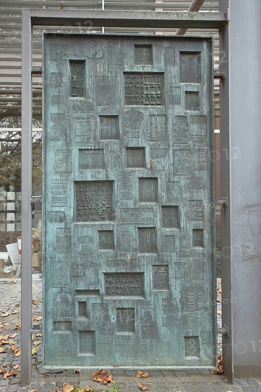 Sculpture Tor tor at the Gutenberg Museum by Karl-Heinz Krause 1962, historical letterpress, lettering, pre-print, template, embossing, plate, Gutenberg Museum, Liebfrauenplatz, Old Town, Mainz, Rhine-Hesse region, Rhineland-Palatinate, Germany