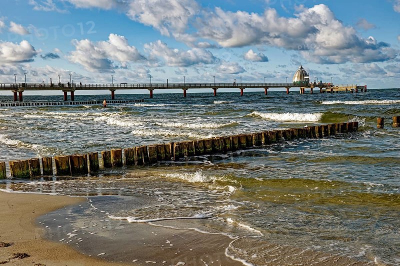 Diving gondola at the Zingst pier, cloudy mood and high waves, Zingst, Fischland-Darß-Zingst peninsula, Mecklenburg-Western Pomerania, Germany
