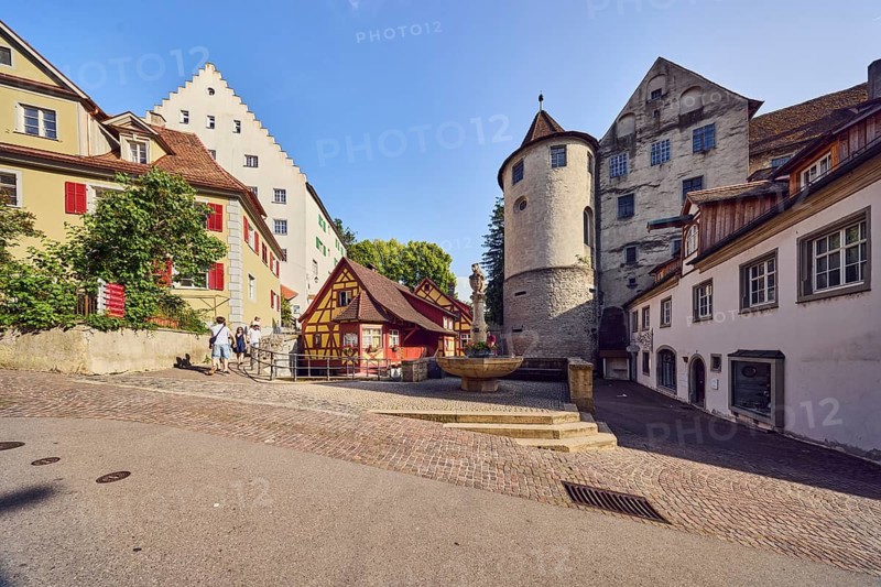 Meersburg Castle, stone fountain, sculpture of a bear, historic buildings, general architecture, pedestrian zone, trees, blue sky, cloudless, climbing road, Meersburg, Lake Constance, Lake Constance, Baden-Württemberg, Germany