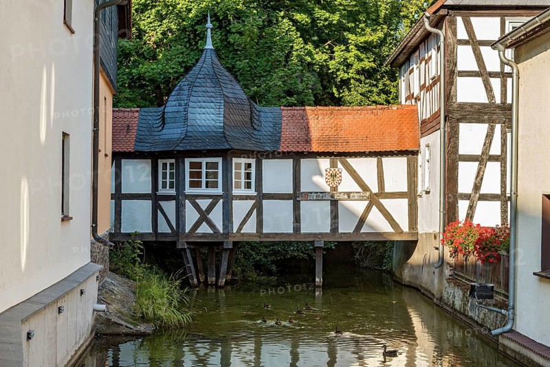 Bridge of Sighs, bridge on wooden piles, closed passage with roof and baroque pavilion, half-timbered building, cultural asset under UNESCO World Heritage protection, Mühlbach with ducks, Little Venice, Staden, Florstadt, Wetterau, Hesse, Germany