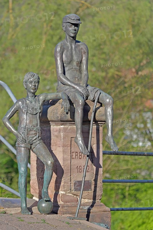 Two boys sculpture by Ewald Rumpf 2000 Modern art, bronze sculptures, life-size, two children standing and sitting on a bridge pillar with ball, ball, Old Fulda Bridge, Rotenburg an der Fulda, Hesse, Germany
