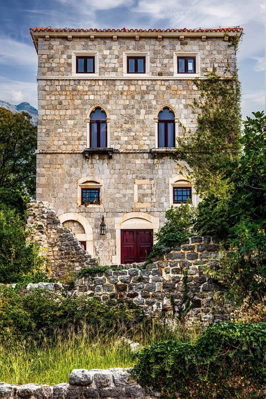 Venetian palace from the 15th century, ruined town of Stari Bar, originally from the 11th century, is one of the most culturally and historically valuable sites in Montenegro, Stari Bar, Montenegro