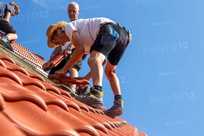 Roofing work, re-roofing of a tiled roof in the Palatinate