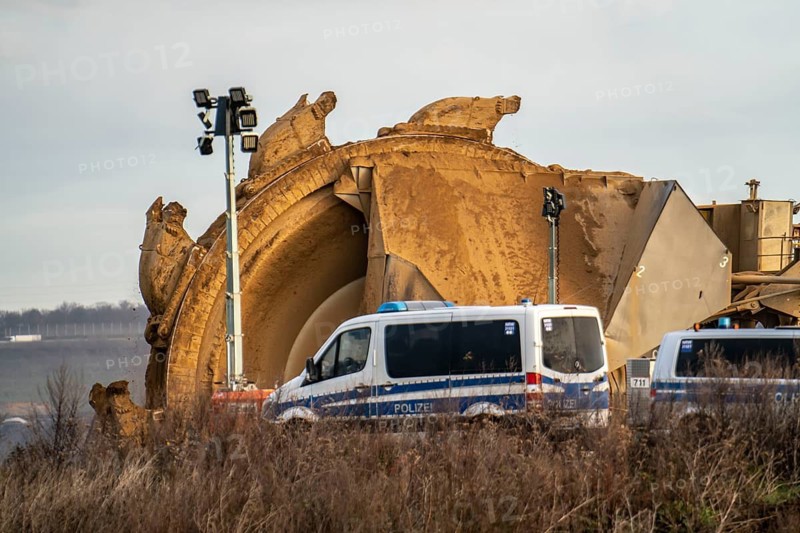 Start of the eviction of the hamlet Lützerath at the lignite mine Garzweiler 2, preparation for the upcoming eviction of the area occupied by climate protection activists, the energy company RWE prepares the construction of work roads, protected by the police, North Rhine-Westphalia, Germany