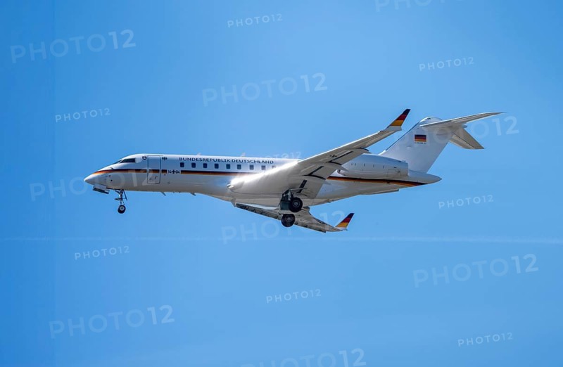 BMVg flight readiness aircraft, 14+04, Bombardier Global 5000, landing at Cologne/Bonn airport, CGN, 14+04, North Rhine-Westphalia, Germany