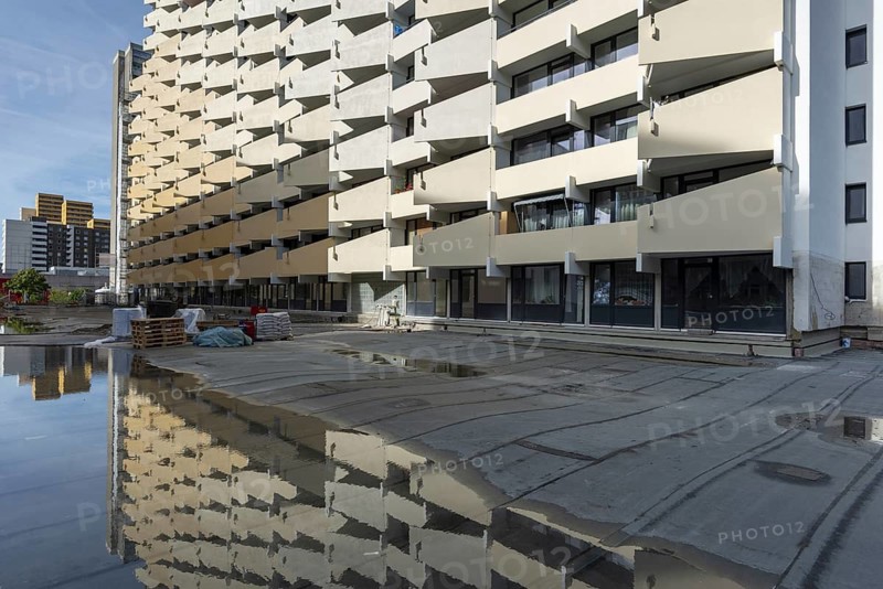 Renovation of numerous rental flats after several apartment buildings fell into disrepair due to extensive mould infestation, satellite town of Chorweiler in Cologne, North Rhine-Westphalia, Germany
