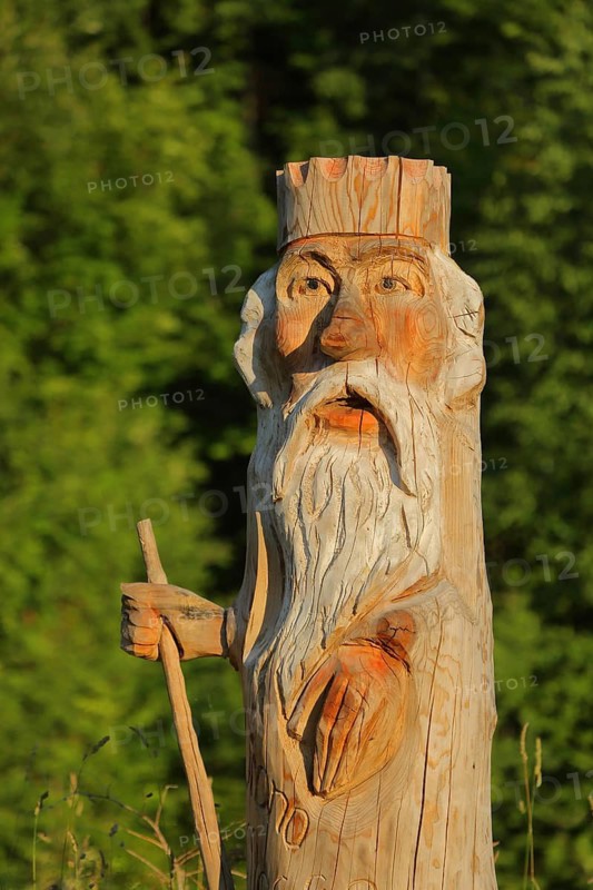 Wood sculpture by chainsaw art, wooden figure, handicraft, wood carving, man, figure, beard, staff, crown, face, wood, detail, organ pipes, Scheibenberg, Middle Erzgebirge, Erzgebirge, Saxony, Germany