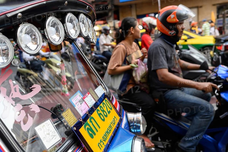 Bangkok, Thailand. February 18th 2025. Yaowarat Road, busy with Tuck-Tucks and traffic in the heart of Chinatown, Bangkok, Thailand