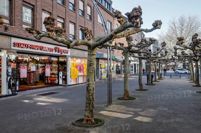 Deserted shopping street with closed shops due to corona pandemic contact ban, main street in the old town, Viersen, Lower Rhine, North Rhine-Westphalia, Germany