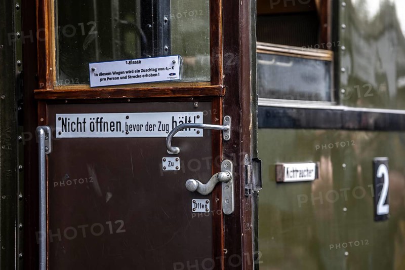 Signs on the museum train, 1st class, door bolt, Bochum railway museum, museum days weekend, with many attractions such as steam locomotive rides, 3 locomotives are under steam, historic trains make round trips through the Ruhr Valley, many locomotives are on display, on the site of the former Dahlhausen railway depot, North Rhine-Westphalia, Germany