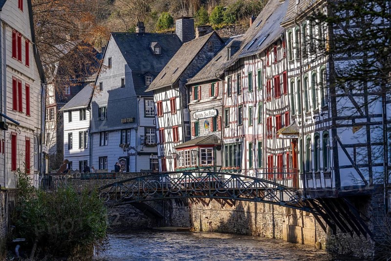 Monschau, Old Town, Eifel, North Rhine-Westphalia, Germany, half-timbered houses along the Rur, on Eschenbachstraße