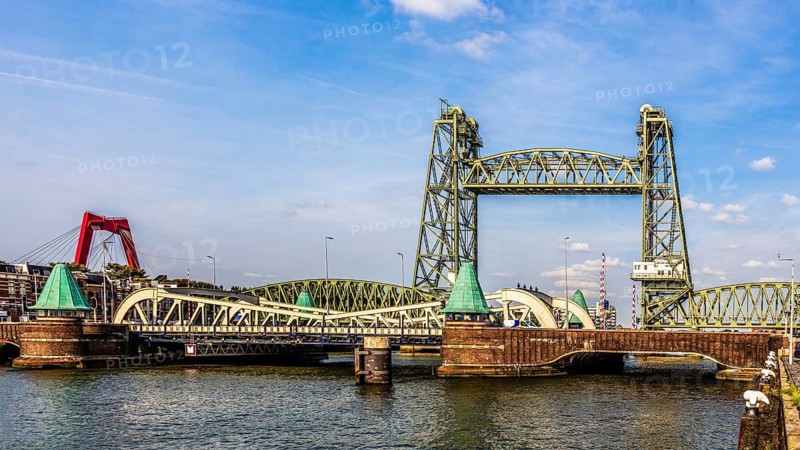 De Hef, historic lift bridge crosses Koningshaven, originally railway bridge today a well-known industrial monument, city panorama, Rotterdam, the Netherlands