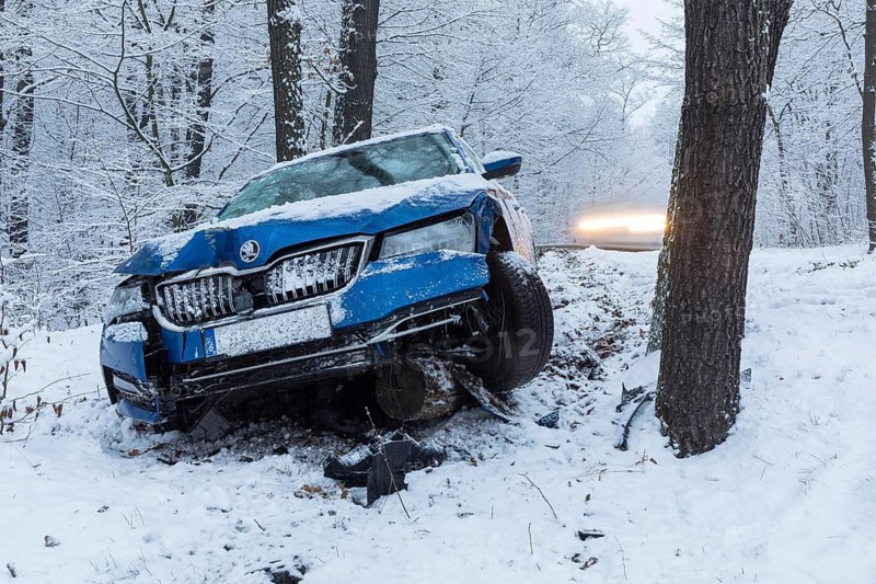Car involved in an accident, car left the road on a bend due to snow and ice, Spitzgrund Coswig, Saxony, Germany