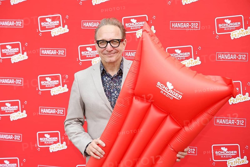 Oliver Dunk at the press conference in Oranienburg on 23.04.2025. Bernhard Brink is honoured for his life's work. The Schlager Radio Festival comes to Neuruppin on 24 May 2025 at the Hanger - 312