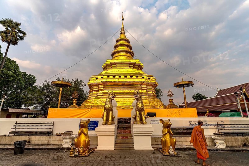 The golden chedi of the Buddhist temple Wat Phra That Si in Chom Thong, Thailand