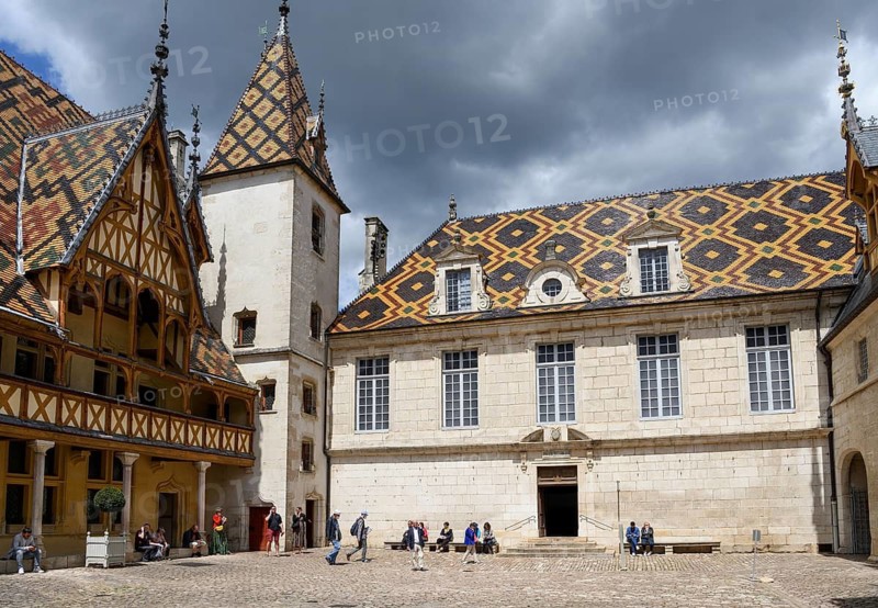 Courtyard of the Hôtel-Dieu, former hospital founded in 1443, Beaune, Côte-d'Or department, Bourgogne-Franche-Comté, Burgundy, France