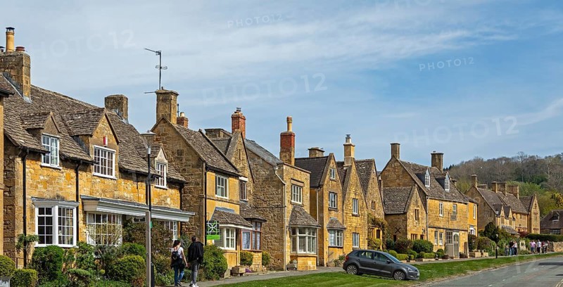 Honey-coloured houses, High Street, Broadway, Worcestershire, The Cotswolds, England, United Kingdom