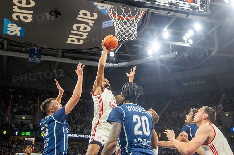 Easy Credit BBL, Basketball Bundesliga, 2024/25 season, matchday 13: MLP Academics Heidelberg against FC Bayern Munich Basketball in the SAP Arena Mannheim