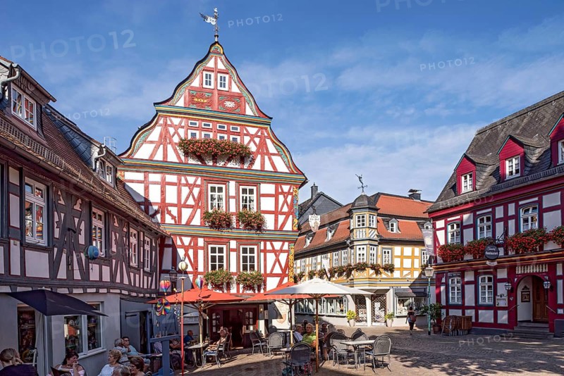 Gasthof Strassenrestaurant Zur Pfeif, Restaurant Taunushof, half-timbered houses, König Adolf Platz, historic old town, Idstein, Rheingau Taunus district, German Half-Timbered Road, Hesse, Germany