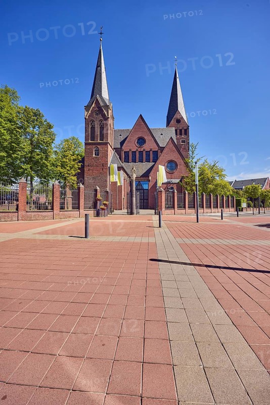 St. Anthony church, church tower, parish church, city center, barrier bollard, pedestrian area, square, trees, blue sky, cloudless, confluence Geldener Straße in Roermonder Platz, Kevelaer, Kleve district, North Rhine-Westphalia, Germany
