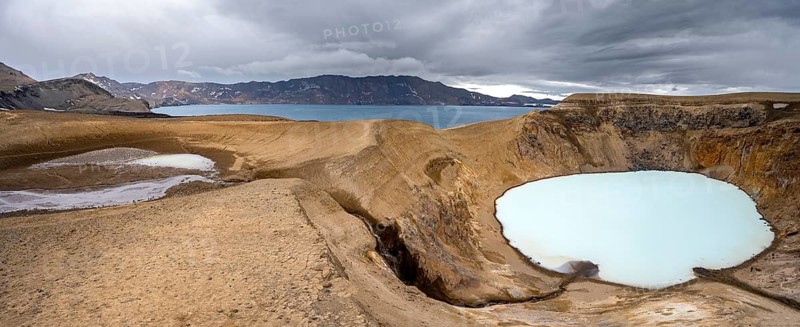 Crater lake Víti and Öskjuvatn in the crater of the Askja volcano, volcanic landscape, Dyngjufjöll mountain massif, Icelandic highlands, Vatnajökull National Park, Iceland