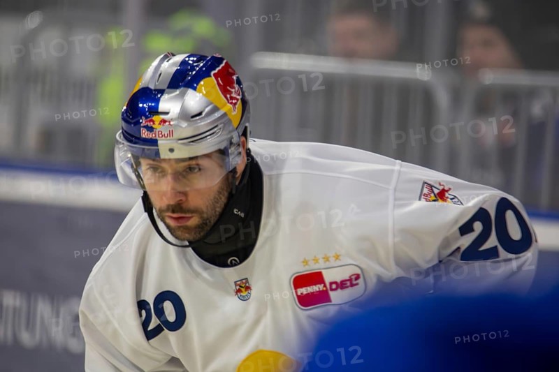 DEL, German Ice Hockey League season 2024/25, Matchday 22: Adler Mannheim vs Red Bull Munich. Picture: Andreas Eder (20, Munich)