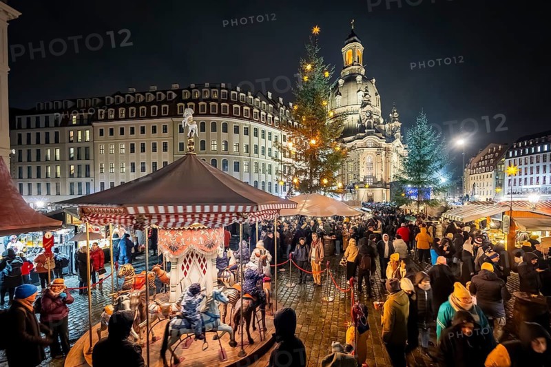 32nd Christmas Vespers and historic Christmas market on Neumarkt square in front of the Frauenkirche. According to the organisers, around 13, 000 people gathered for the traditional open-air vespers. Saxony's Protestant Bishop Tobias Bilz called for peace and humanity in his sermon. Dresden, Saxony, Germany