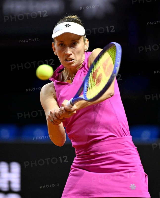 Action Elise Mertens (BEL) Women's Porsche Tennis Grand Prix Porsche Arena, Stuttgart, Baden-Württemberg, Germany