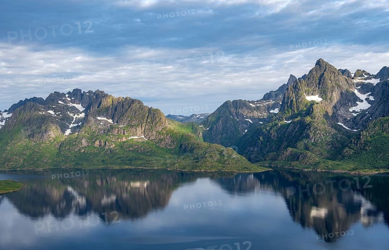 Mountain panorama, view of Raftsund fjord, mountains reflected in the water, view from the summit of Keiservarden or Digermulkollen, Vesterålen, Norway