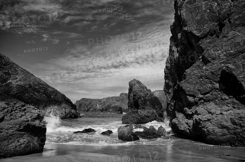 Surf, coastal landscape, coast, rock formations, rocks, sandy beach, beach, sea, Kynance Cove, Mount's Bay, Lizard Peninsula, peninsula, black and white, Cornwall, England, Great Britain, Great Britain