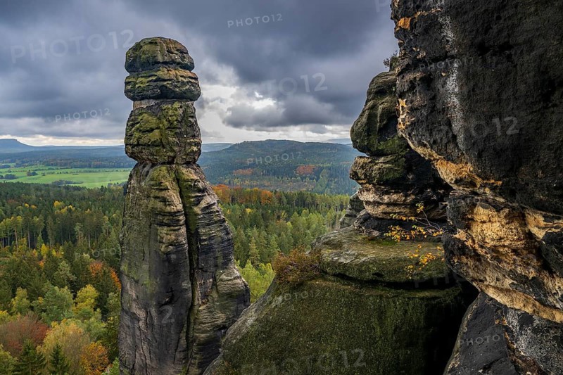 Autumn on Pfaffenstein in the Elbe Sandstone Mountains in the Saxon Switzerland National Park, Pfaffendorf, Königstein, Saxony, Germany